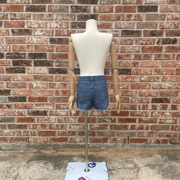 Universal Thread distressed blue jean shorts / size 2/26 / Excellent condition - Picture 13 of 16